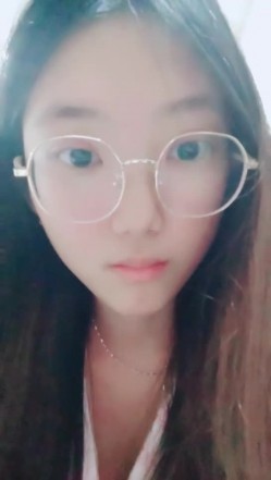 【安安宝贝】，清纯眼镜学妹，暑假在家偷偷播，看着外表是个乖乖女，脱光了骚气逼人 截图4