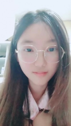 【安安宝贝】，清纯眼镜学妹，暑假在家偷偷播，看着外表是个乖乖女，脱光了骚气逼人 截图10