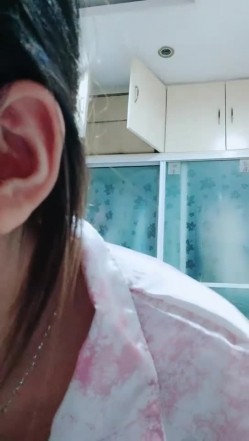 【安安宝贝】，清纯眼镜学妹，暑假在家偷偷播，看着外表是个乖乖女，脱光了骚气逼人 截图15