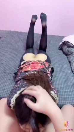 后入印花旗袍御姐漏裆黑丝 截图1