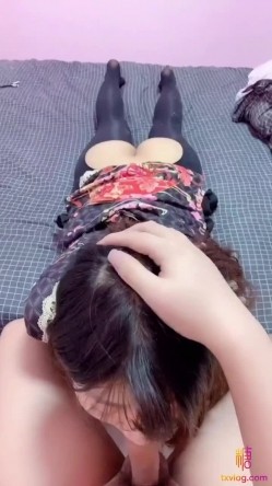 后入印花旗袍御姐漏裆黑丝 截图3