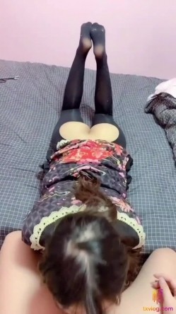 后入印花旗袍御姐漏裆黑丝 截图5