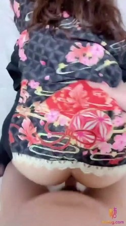 后入印花旗袍御姐漏裆黑丝 截图10