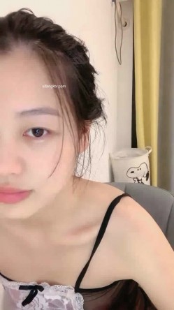 重磅~【露儿妹妹】校花级绿播下海~学生装透明蕾丝~撸翻天~！~清纯乖巧，粉嘟嘟，挺良心的一个主播 截图4
