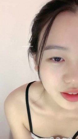 重磅~【露儿妹妹】校花级绿播下海~学生装透明蕾丝~撸翻天~！~清纯乖巧，粉嘟嘟，挺良心的一个主播 截图5