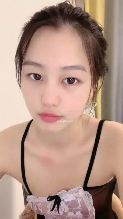 重磅~【露儿妹妹】校花级绿播下海~学生装透明蕾丝~撸翻天~！~清纯乖巧，粉嘟嘟，挺良心的一个主播 截图9