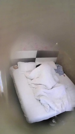 《监控破解》偷窥小伙带着火爆身材的女友开房啪啪 截图1