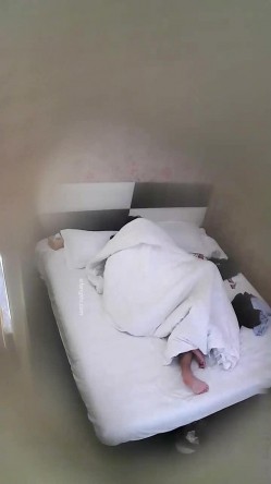 《监控破解》偷窥小伙带着火爆身材的女友开房啪啪 截图15