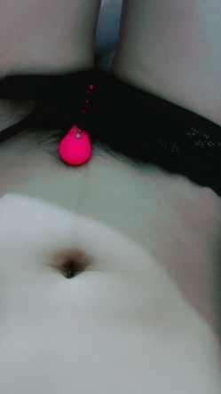 ️新人大眼睛骚姐姐【颖颖】下海福利，自慰喷水舌吻吃鸡无套啪啪内射，全程露脸性爱很真实 截图5