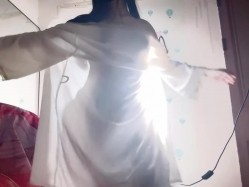 最新快手泄密！苗条清纯美女【小羊aa】门槛福利，裸舞，道具边插边喷，脸穴同框 截图15