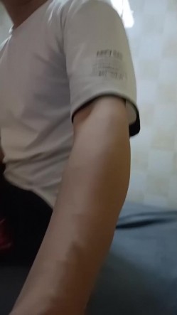 外卖小哥没赚到钱，点了个没多少姿色的阿姨，保养一下弟弟，来个大保健抓龙筋！ 截图4