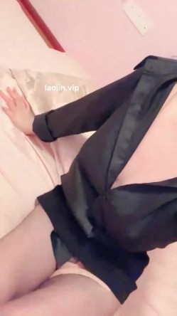 夏日傍晚，闹市上迈巴赫里车震，【纯情美少女】，美乳粉穴，无套内射，完美露脸的小荡妇一个 截图8