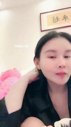 夏日傍晚，闹市上迈巴赫里车震，【纯情美少女】，美乳粉穴，无套内射，完美露脸的小荡妇一个 截图10