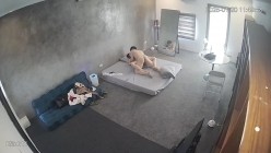 黑客破解家庭网络摄像头偷拍住毛坯房的年轻情侣疯狂做爱有时一天做爱几次 截图8