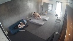 黑客破解家庭网络摄像头偷拍住毛坯房的年轻情侣疯狂做爱有时一天做爱几次 截图16
