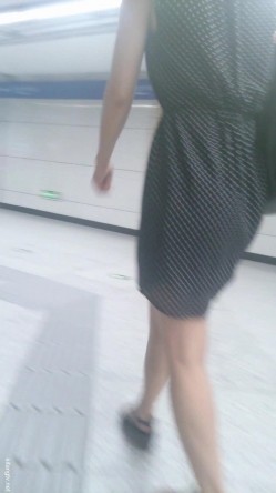 商场圈尾随抄底系列 个个都是裙装极品小姐姐 截图16