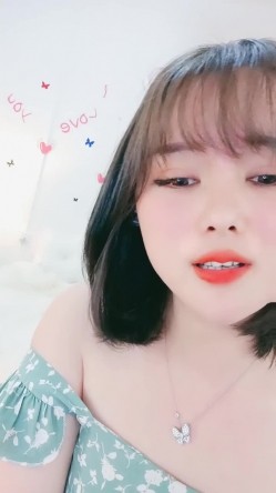短发美女初下海！大红唇甜美长相！拨开珍珠内裤假屌猛捅，爽的流出白浆，娇喘呻吟好听 截图4