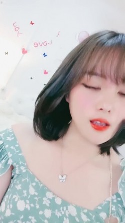 短发美女初下海！大红唇甜美长相！拨开珍珠内裤假屌猛捅，爽的流出白浆，娇喘呻吟好听 截图5