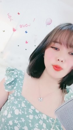 短发美女初下海！大红唇甜美长相！拨开珍珠内裤假屌猛捅，爽的流出白浆，娇喘呻吟好听 截图7