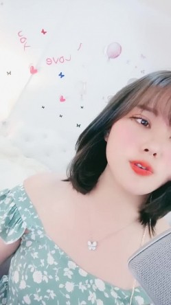 短发美女初下海！大红唇甜美长相！拨开珍珠内裤假屌猛捅，爽的流出白浆，娇喘呻吟好听 截图8