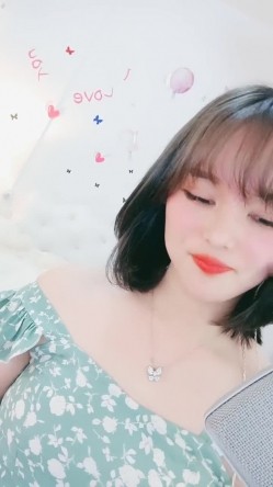 短发美女初下海！大红唇甜美长相！拨开珍珠内裤假屌猛捅，爽的流出白浆，娇喘呻吟好听 截图9