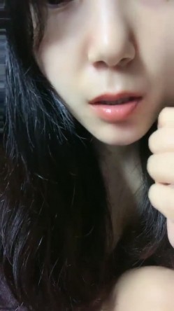 主打的就是一个真实感，【极品御姐】【软软的奶糕】合集，贤淑良家小姐姐，独居日常，洗澡撒尿自慰，全方位展示 截图13