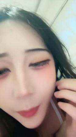 【菠萝吹吹】小兔子张张! 纯欲母狗校花 奶子很正圆而美 性感开档情趣服 主动吃鸡无套啪啪 内射 截图2