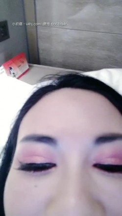 高端会所女技师撅着屁股给狼友看着骚逼伺候大哥，胸推漫游深喉大鸡巴舔菊花真骚，让大哥直接射她嘴里 截图7
