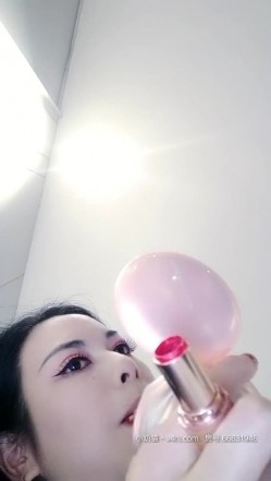 高端会所女技师撅着屁股给狼友看着骚逼伺候大哥，胸推漫游深喉大鸡巴舔菊花真骚，让大哥直接射她嘴里 截图10