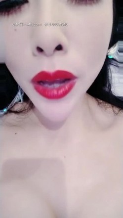 高端会所女技师撅着屁股给狼友看着骚逼伺候大哥，胸推漫游深喉大鸡巴舔菊花真骚，让大哥直接射她嘴里 截图11