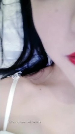 高端会所女技师撅着屁股给狼友看着骚逼伺候大哥，胸推漫游深喉大鸡巴舔菊花真骚，让大哥直接射她嘴里 截图13