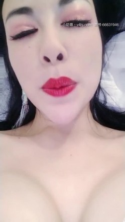 高端会所女技师撅着屁股给狼友看着骚逼伺候大哥，胸推漫游深喉大鸡巴舔菊花真骚，让大哥直接射她嘴里 截图16