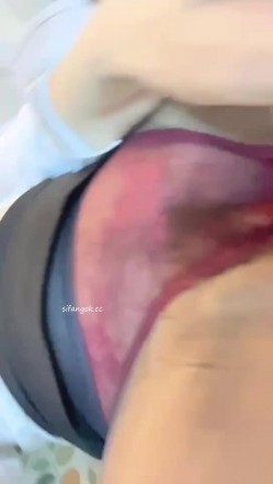 快手泄密！高颜值御姐【叶子姐姐】极骚露脸福利，裸舞自慰，各种场地户外啪啪 截图13