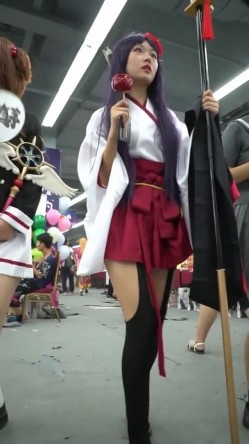 漫展cosplay抄底偷拍裙底 截图2