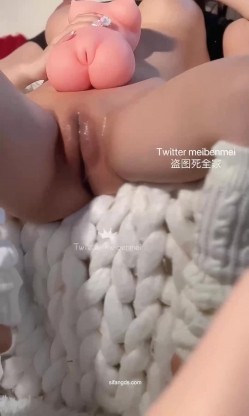 正宗极品无毛馒头逼，反差婊俏皮小狗【meibenmei】推特福利，这顶级鲍鱼看了就上头 截图2