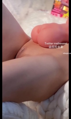 正宗极品无毛馒头逼，反差婊俏皮小狗【meibenmei】推特福利，这顶级鲍鱼看了就上头 截图7