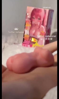正宗极品无毛馒头逼，反差婊俏皮小狗【meibenmei】推特福利，这顶级鲍鱼看了就上头 截图12