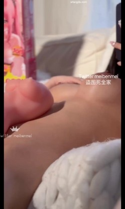 正宗极品无毛馒头逼，反差婊俏皮小狗【meibenmei】推特福利，这顶级鲍鱼看了就上头 截图15