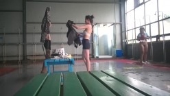 国内【水上乐园】换衣间沐浴区近景偷拍 美女如云淋浴换衣好身材一览无余 截图2