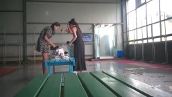 国内【水上乐园】换衣间沐浴区近景偷拍 美女如云淋浴换衣好身材一览无余 截图14
