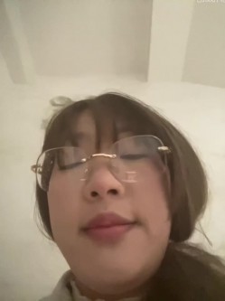 ️极品眼镜骚妹【xiaomugouya】非常反差的肥臀眼镜妹子白丝黑丝跳蛋自慰 截图1