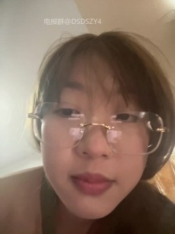 ️极品眼镜骚妹【xiaomugouya】非常反差的肥臀眼镜妹子白丝黑丝跳蛋自慰 截图15