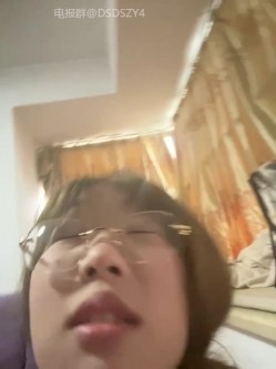 ️极品眼镜骚妹【xiaomugouya】非常反差的肥臀眼镜妹子白丝黑丝跳蛋自慰 截图16