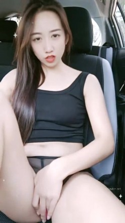 主营户外，喜欢刺激的感觉，【小温柔】，约情人驱车到无人区，车震内射，回到酒店性欲再起，骚逼真是个榨 截图4