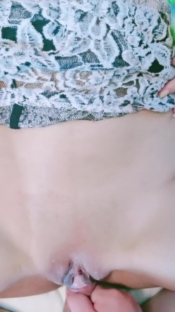 换了新名字的颜值良心女主播，无套啪啪操白虎，露脸口交，擦点酸奶当润滑液开干 截图6