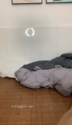 顶级校花来了【小牙刷】这么漂亮的大奶子今年看到过最好看的男人梦想的身材，完美内射！ 截图2