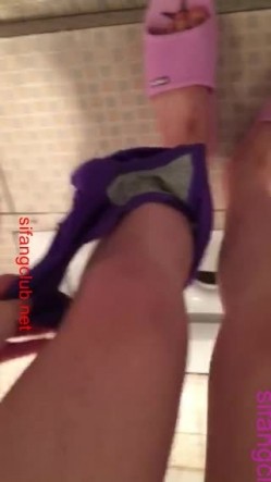 【经典流出泄密】清纯的外表下隐藏着一颗骚动的心 原版高清 截图9