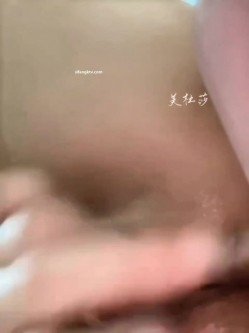 高颜长腿骚货『美杜莎』最新淫乱群交私拍 网咖包厢群P淫乱 职业装被上司强上 高清720P版 截图11