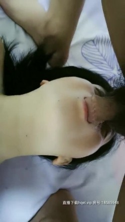 兄弟带老婆过来一起玩3P，小嫂子还害羞一顿狂舔把小嫂子爽的不要不要的，前插后入塞满两个小嘴呻吟不断‘ 截图9
