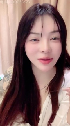 ️天然核弹爆乳女神！揉奶诱惑【炸土豆】完美颜值~淫液拉丝跳蛋自慰 截图6